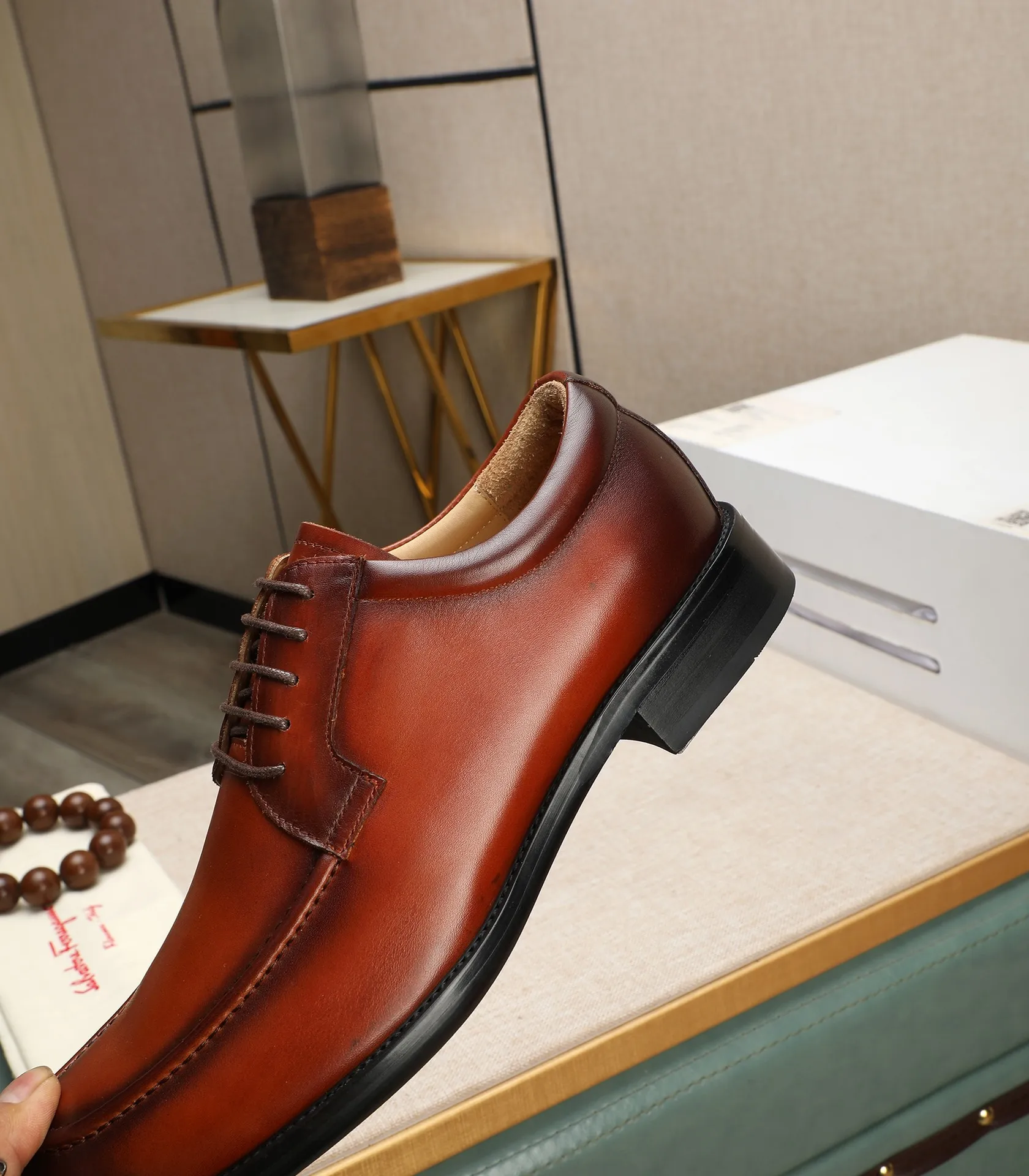 Men's shoes 💰540📛📛(water-dyed cowhide) Salvatore Ferragamo high-end (Salvatore Ferragamo) is the world's top luxury footwear brand. It comes from the fashion kingdom of Italy and is famous all over the world for its traditional handmade design and novel styles...🚶🏻🚶🏻New suit shoes are available simultaneously at the counter. This model is purely handmade. The fabric is imported from Italy's original first-layer cowhide. Soft water-dyed cowhide lining. Original authentic outsole🌀🌀Size: 38➖44 (45 customized)